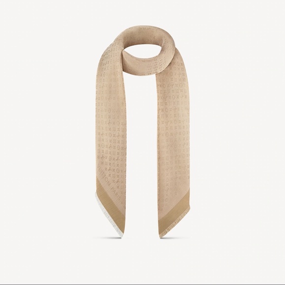 Auth. Vuitton Châle Monogram Beige & Gold Shawl in Metallic Lurex Silk Jacquard - Picture 2 of 9